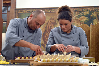 Bake Off: Crème de la Crème – episode three