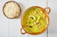 Cucumber and cashew nut curry