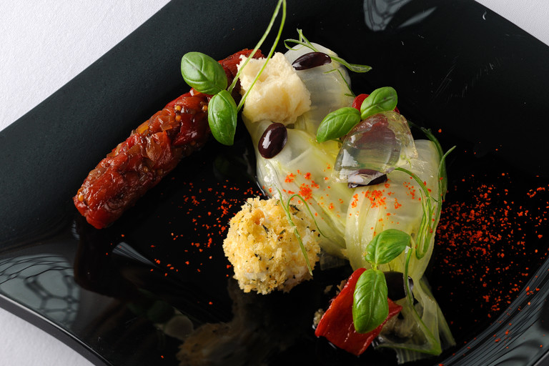 Panzanella with goat's cheese and tomato jelly
