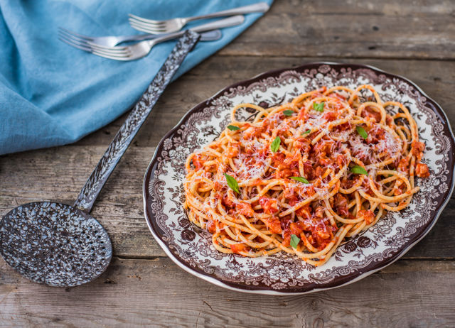 Bucatini all'Amatriciana - Cooking with Cocktail Rings