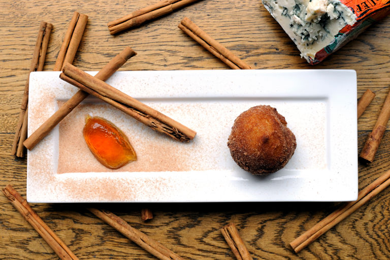 Roquefort and cinnamon doughnuts, white chocolate and cognac jelly