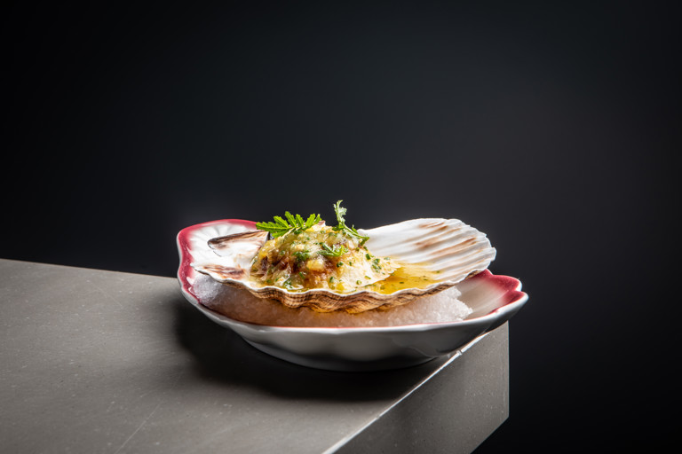 Coal-roasted scallop with sheep’s cheese, Great White tomato and brown butter