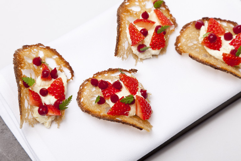 Deconstructed strawberry cheesecake recipe