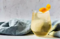 Whisky and ginger cocktail