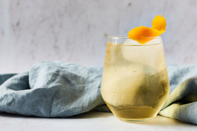 Whisky and ginger cocktail