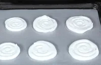How to pipe circles for baking meringues