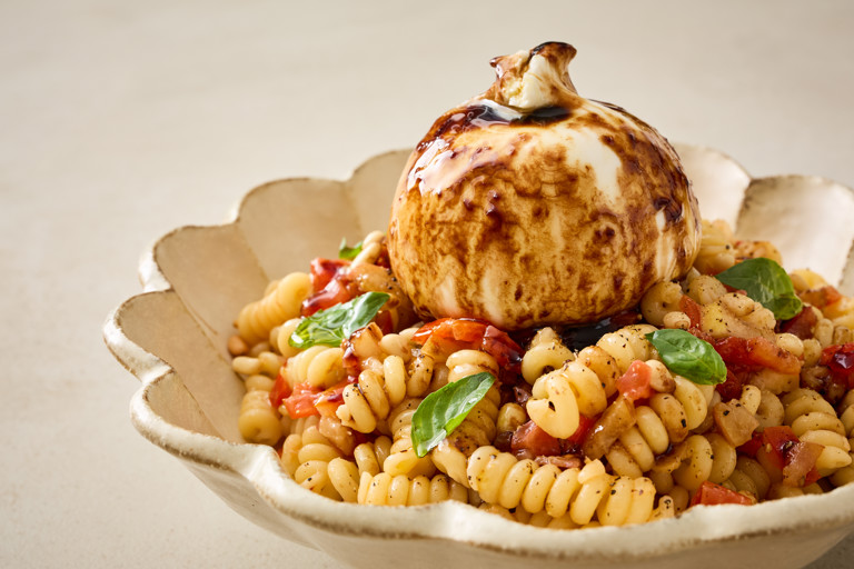 Fusilli bucati corti with raw tomato, peach and burrata
