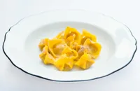 Capon tortellini with jerusalem artichoke, vermouth, and cloves