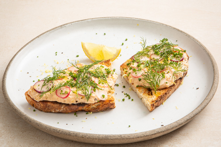 Lemony crab mayo with pickled radishes