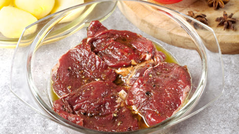 How to enhance beef with rubs and marinades