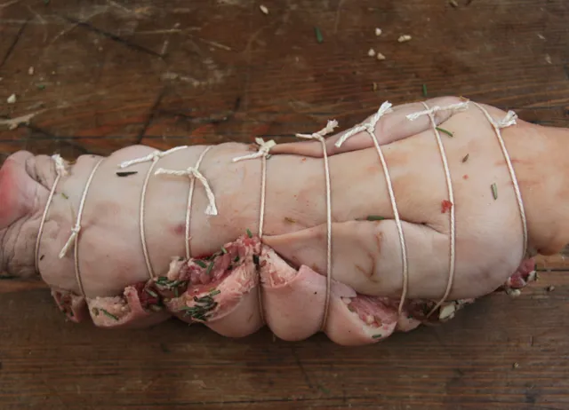 How to roll a pigs head