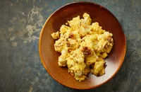 Cauliflower and Egg Scramble (Pan Monlar Kyet U Kyaw)