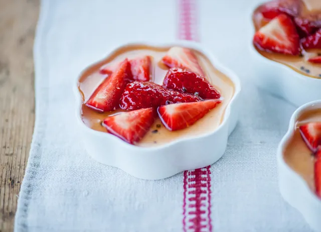 Buttermilk pudding with cardamom strawberries