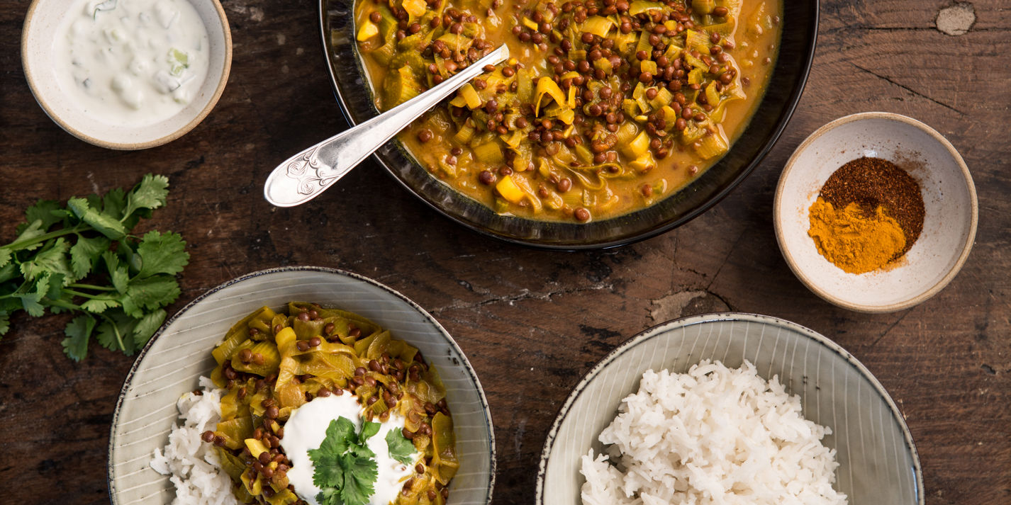 Rhubarb and lentil curry