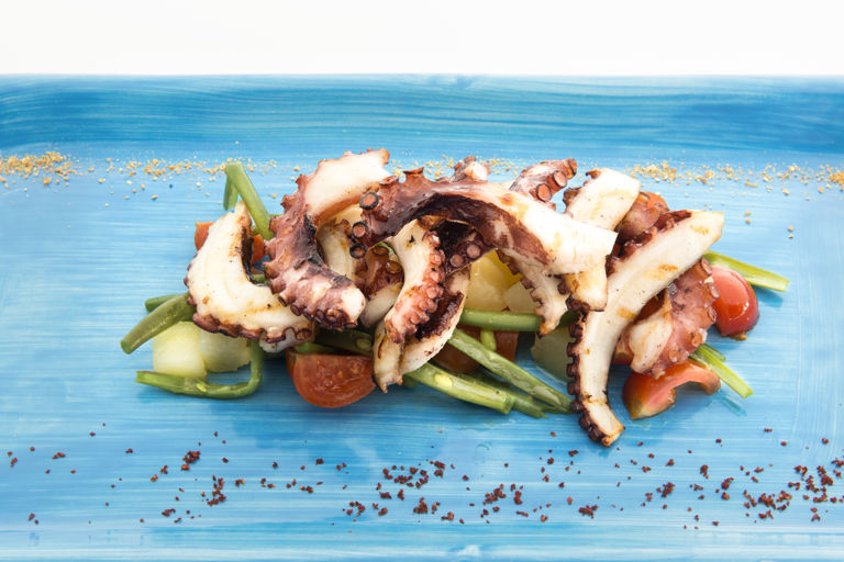 Grilled octopus with green beans and potatoes, flavoured with wild fennel