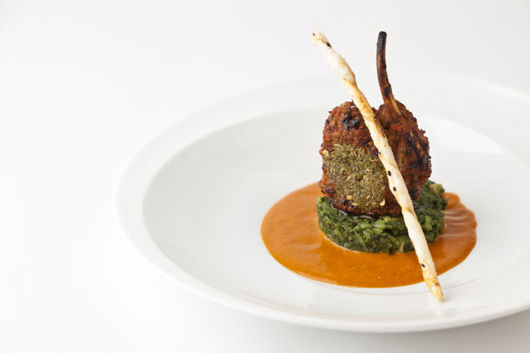 Spice-crusted lamb rack, with spinach-potatoes and moilee-tomato sauce 