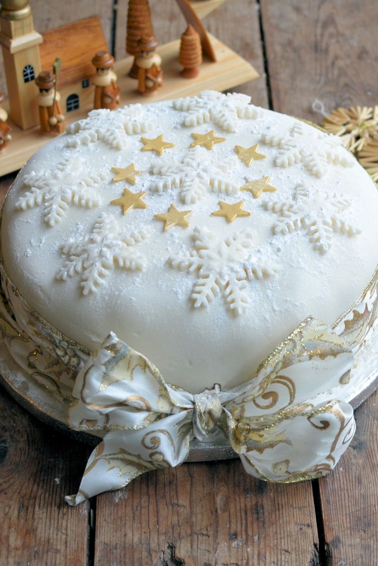 Snowflake Christmas Cake Decoration Recipe - Great British Chefs