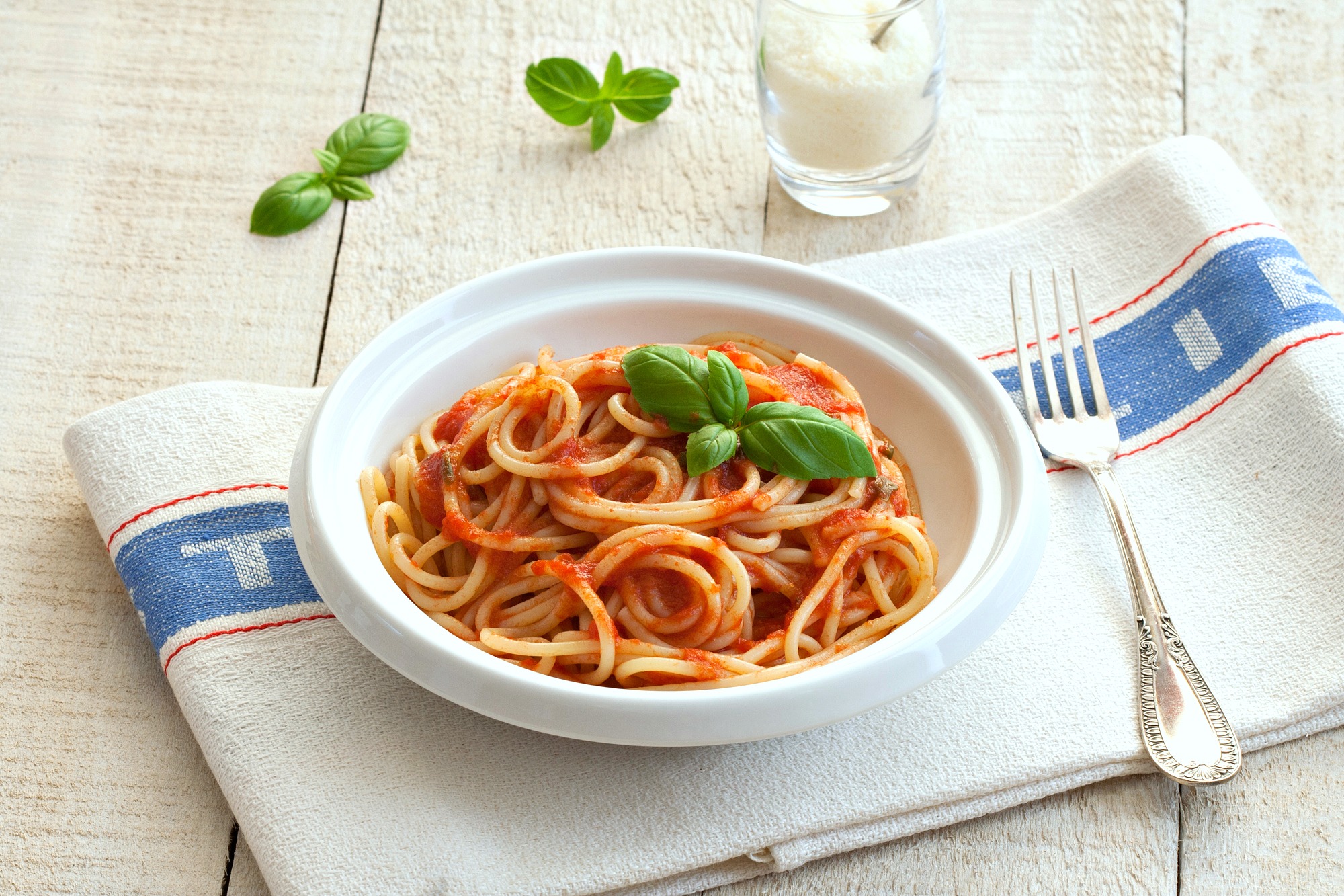 Spaghetti Pomodoro (Tomato Basil Pasta) - The Plant Based School
