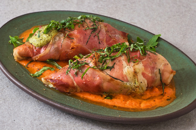 Pesto-stuffed chicken with red pepper purée