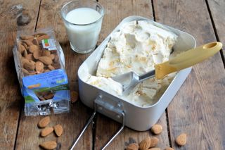 How to make almond milk