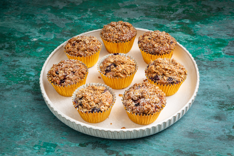 Spelt and berry crumble muffins