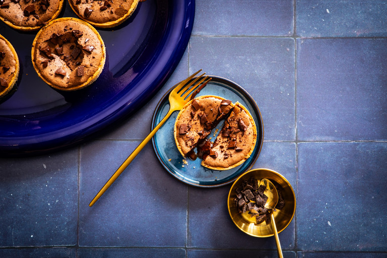 Baked chocolate mousse tarts