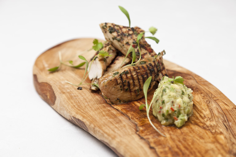 Oriental-style chicken with guacamole