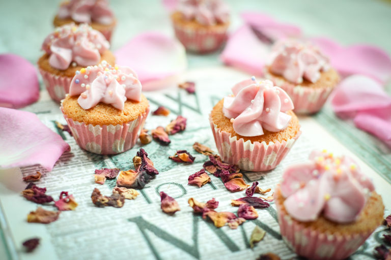 Mini rose cupcakes