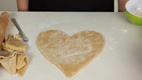 How to cut dough with a stencil