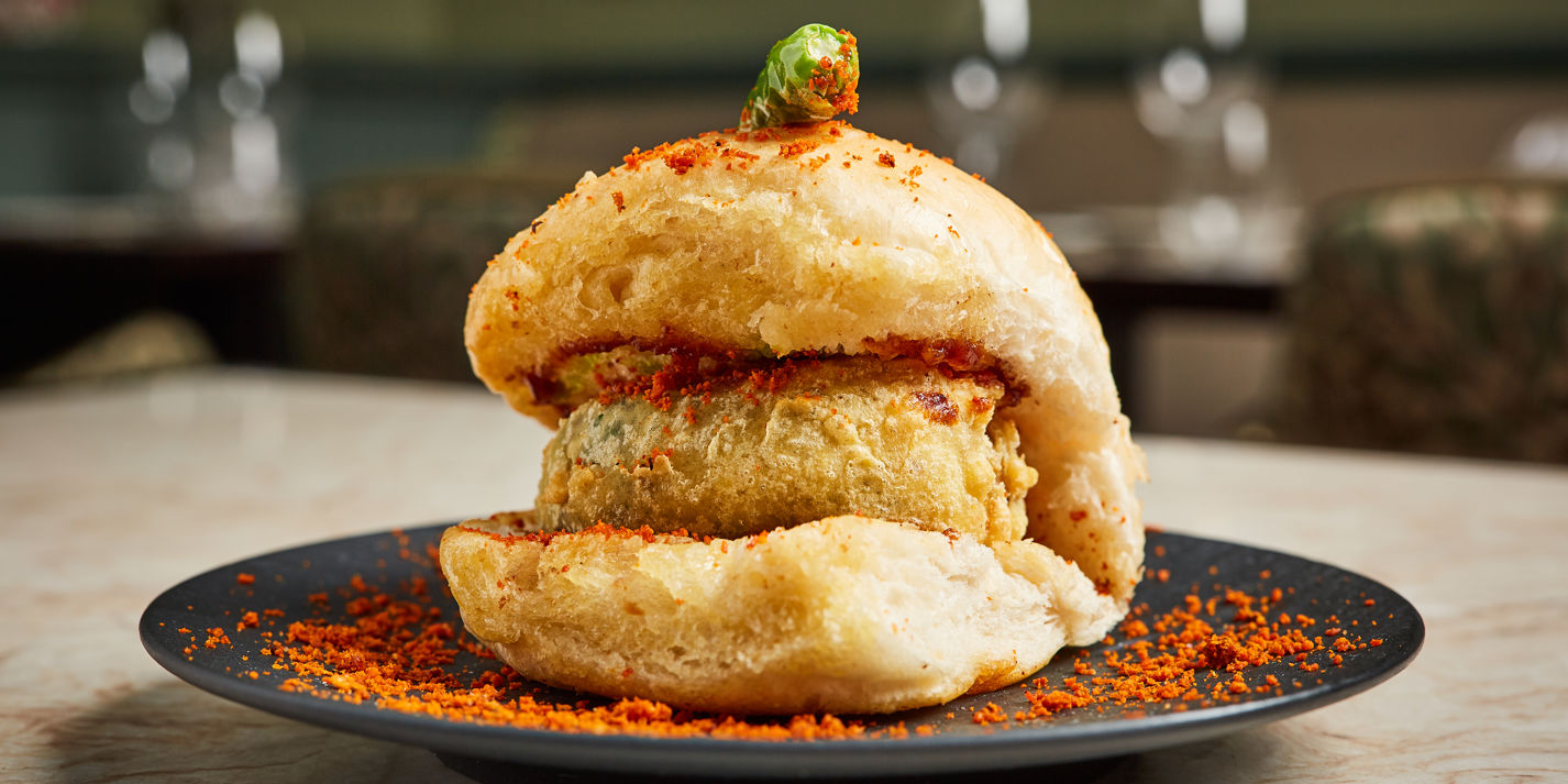 Chicken Vada Pav now available @Thane - Know Your Town