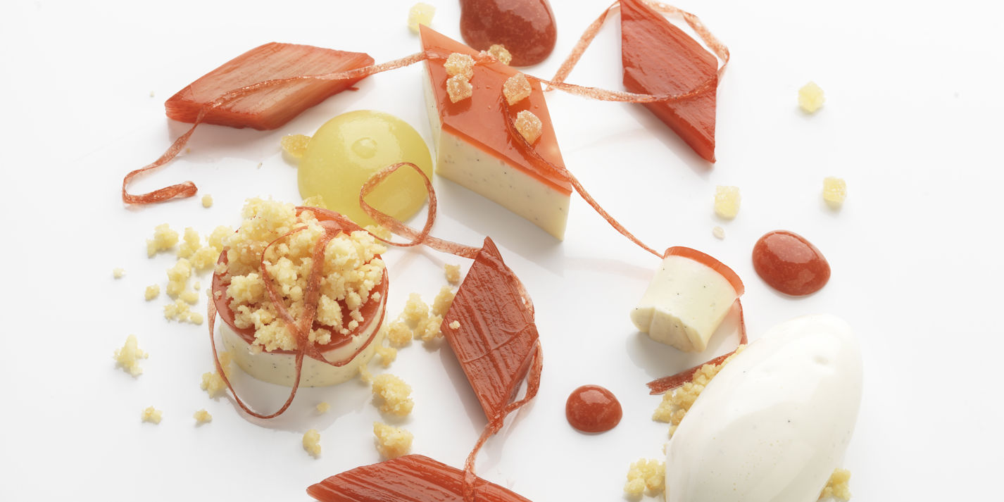 Vanilla panna cotta, rhubarb, ginger