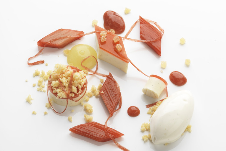Vanilla panna cotta, rhubarb, ginger