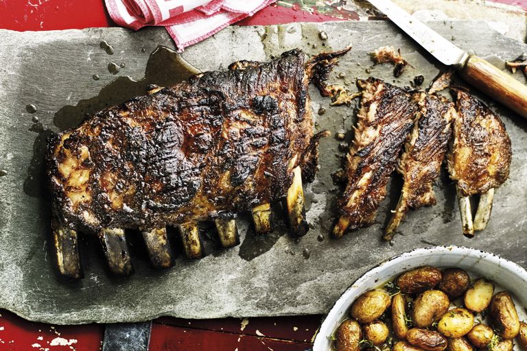 Roasted and grilled pork ribs with quince glaze
