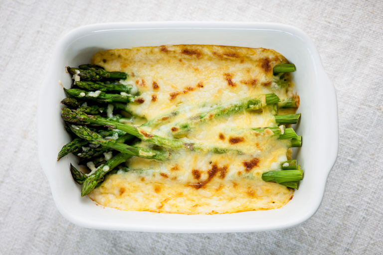 Baked asparagus cheese