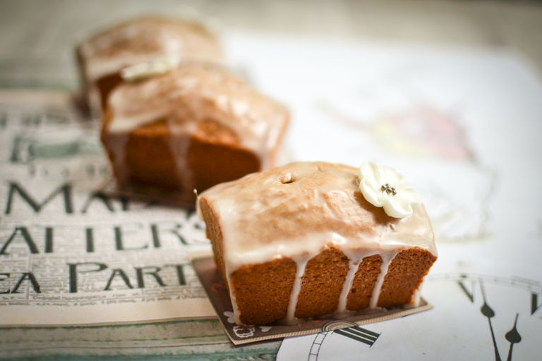 Earl Grey and lemon mini loaf cakes