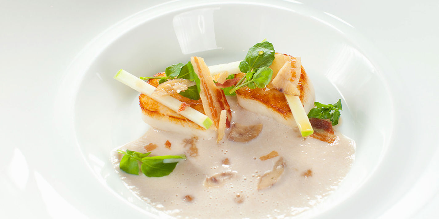 Roast scallops with chestnut velouté, maple syrup, apple, pancetta and watercress