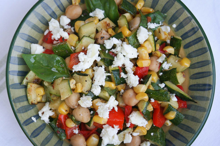 Chickpea salad with grilled vegetables