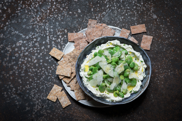 Broad bean and cream cheese dip
