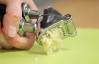 How to crush garlic