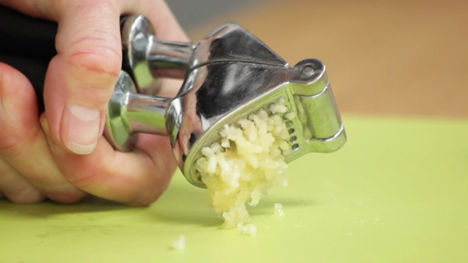 How to crush garlic
