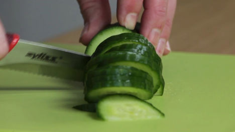 How to slice cucumber