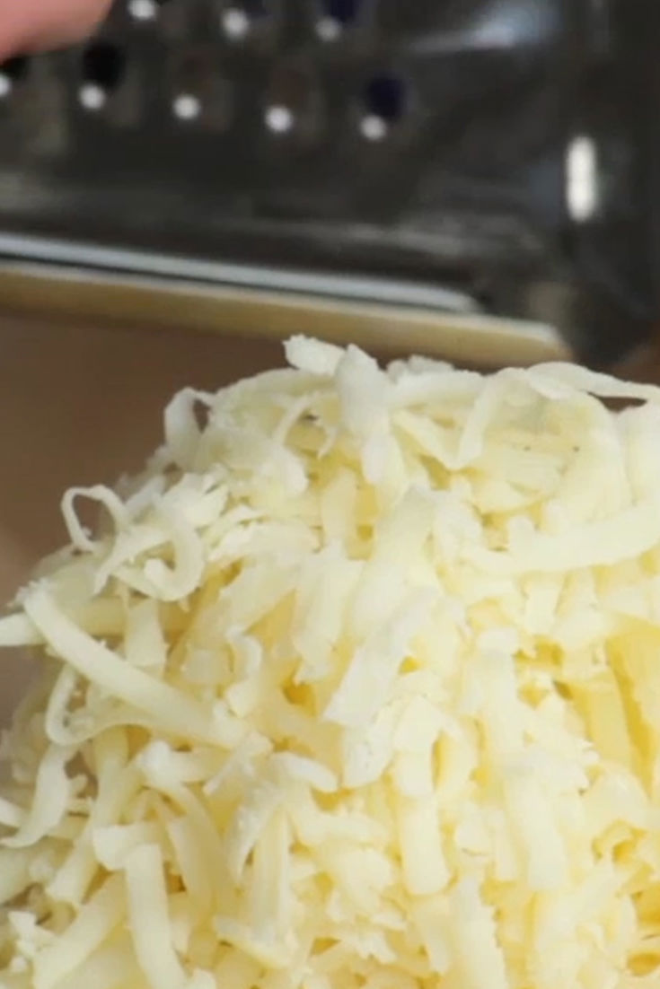 4 Ways to Grate Cheese - wikiHow