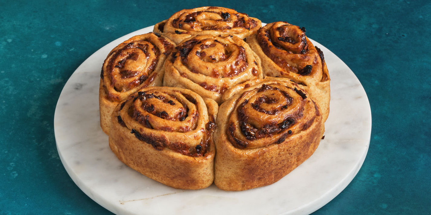 Tear and Share Onion, Tomato and Mozzarella Rolls Recipe - Great British Chefs