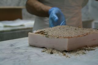 Lardo di Colonnata: a hidden treasure in the Apuan Alps