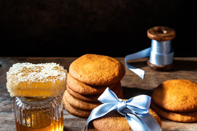Couque de Rins (cakey honey biscuits)