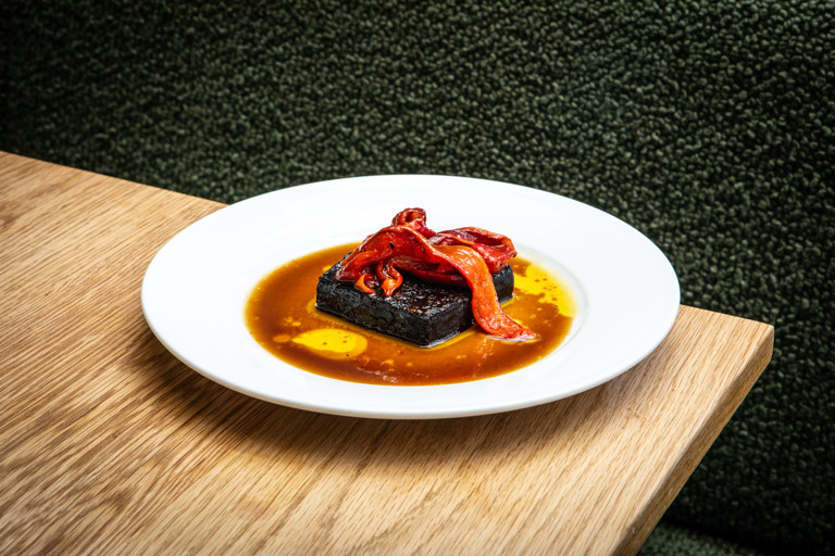 Blood pudding with grilled peppers and apple and lardo sauce
