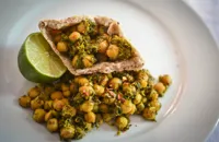 Quick chickpea and spinach curry