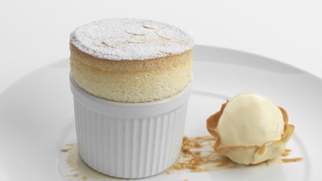 How to prepare a soufflé ramekin