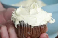 How to ice a cupcake