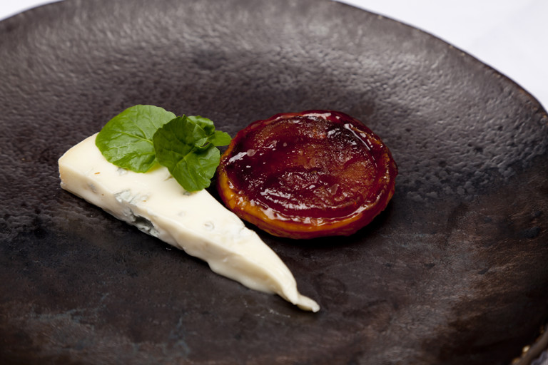 Pear tarte tatin with Gorgonzola